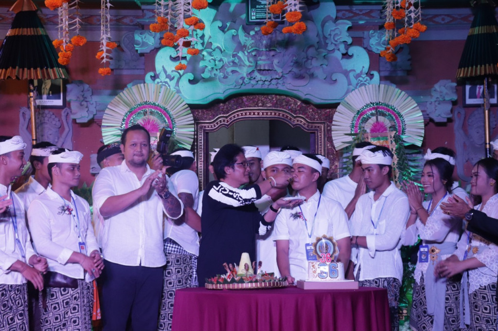 Bupati Giri Prasta Hadiri HUT ST. Dharma Kerti Ke-36 Banjar Kambang Bongkasa